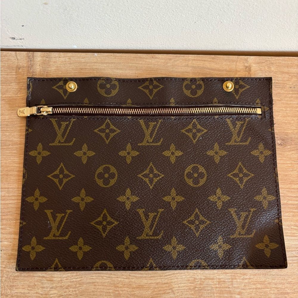 Authentic Louis Vuitton monogram case clutch